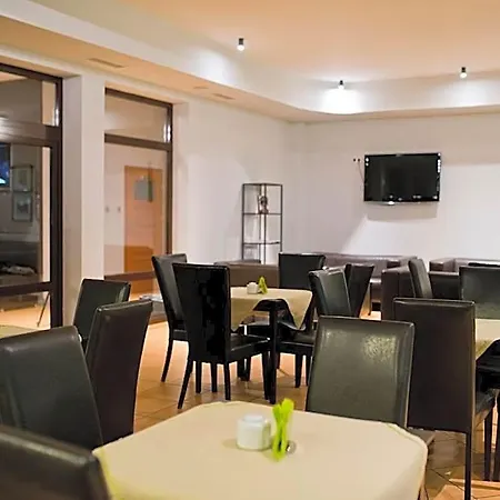 Centrum Hotel 2*